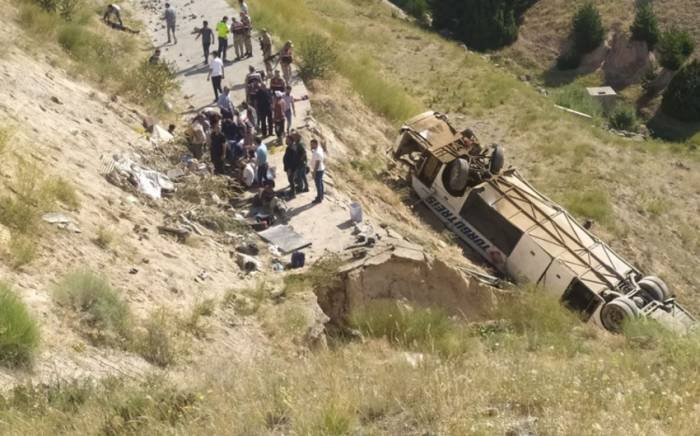 В ДТП с автобусом в Турции погибли семеро, пострадали десятки человек
