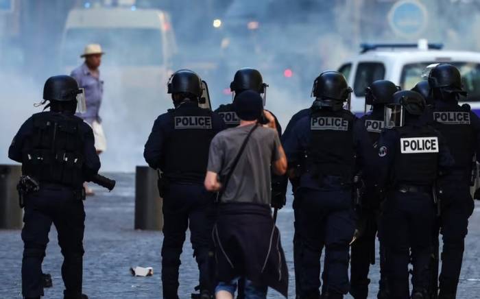 Во Франции за ночь задержали более 700 участников погромов
