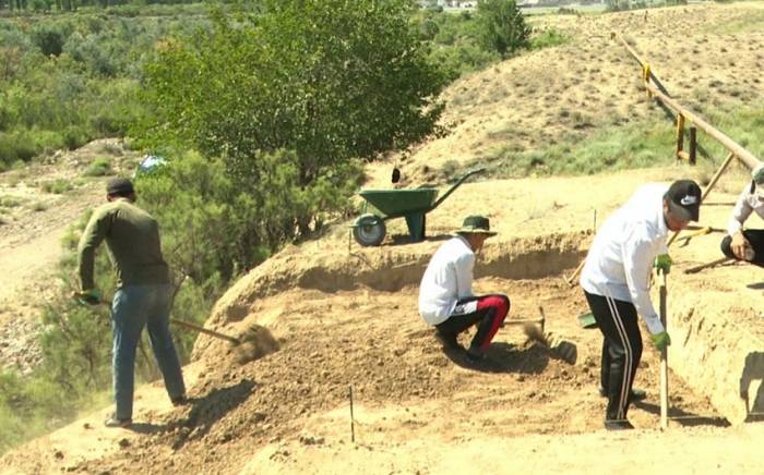 В Нахчыване обнаружены надгробные памятники и образцы керамики античного периода -ФОТО
