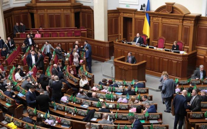 Парламент Украины одобрил легализацию медицинского каннабиса

