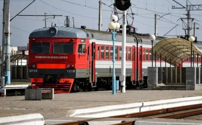 Движение ряда поездов остановлено из-за пожара на складе боеприпасов в Крыму

