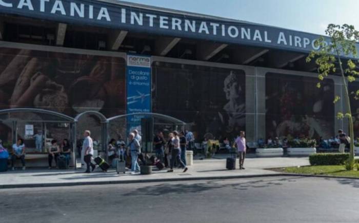 Аэропорт Катании из-за пожара закрыли до 19 июля
