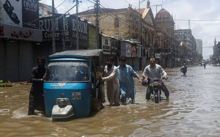 В Пакистане из-за муссонных дождей и наводнений погибли более 100 человек
