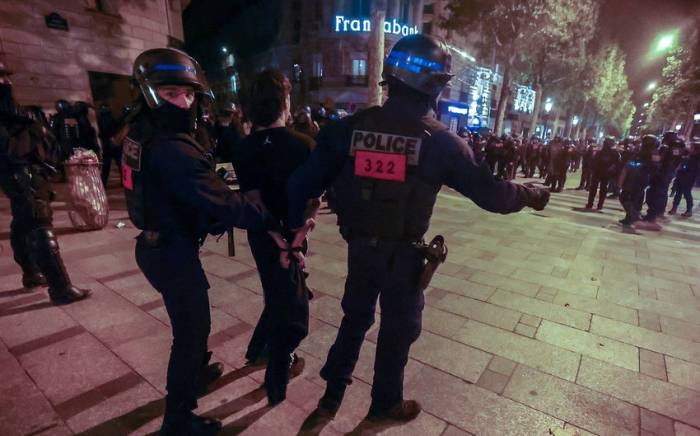 На севере Франции 10 городов ввели комендантский час для борьбы с беспорядками
