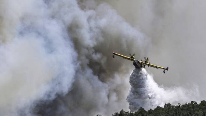 На греческом острове Родос объявлен наивысший уровень опасности из-за лесных пожаров -ВИДЕО
