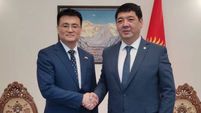 В Узбекистане встретились послы Кыргызстана и Китая
