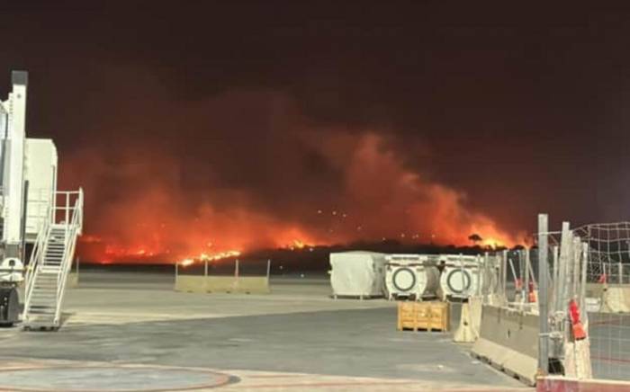 Аэропорт Палермо на Сицилии закрыли из-за лесного пожара
