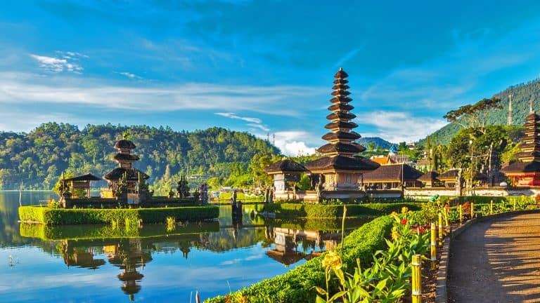 Бали введет туристический налог в размере $10 в 2024 году