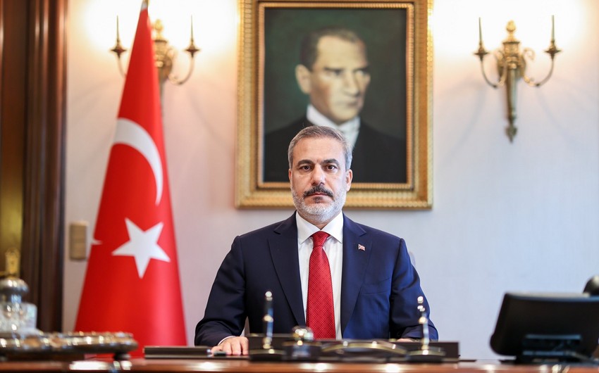 Глава МИД Турции прибыл с визитом в Азербайджан