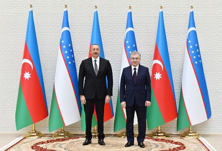 Ильхам Алиев поздравил Шавката Мирзиёева с победой на внеочередных президентских выборах в Узбекистане