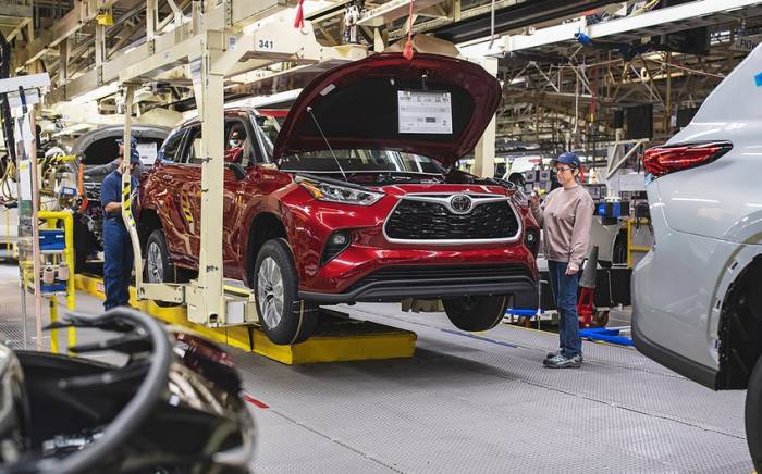 Toyota возобновила работу заводов после системного сбоя
