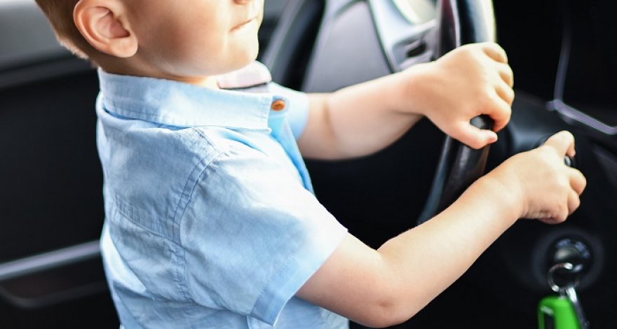 Дорожная полиция предупредила водителей, сажающих за руль малолетних детей