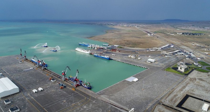 Морские порты Азербайджана увеличили перевалку грузов на 13%