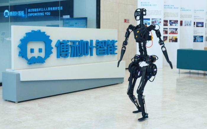 Китай разрабатывает первого массового человекоподобного робота с ИИ
