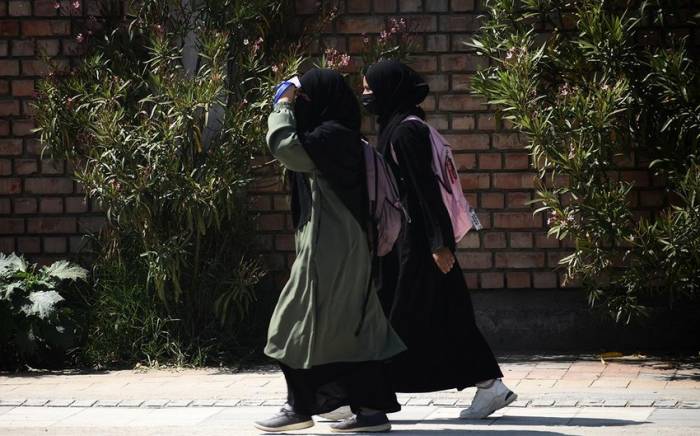 ООН раскритиковала Францию за запрет ношения абайи в школах

