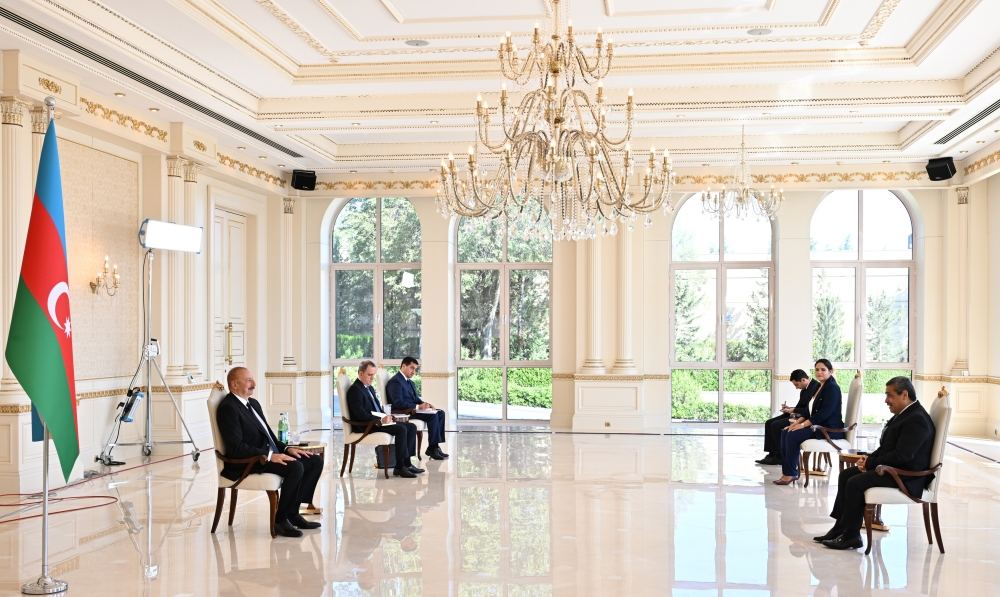 Президент Азербайджана принял верительные грамоты посла Таджикистана 