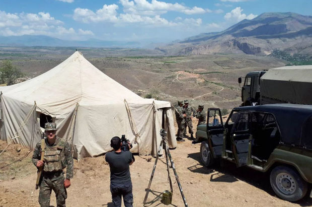 Армянский солдат сжег палатку на боевой позиции