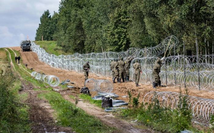 Польша увеличила число перебрасываемых на границу с Беларусью военных вдвое
