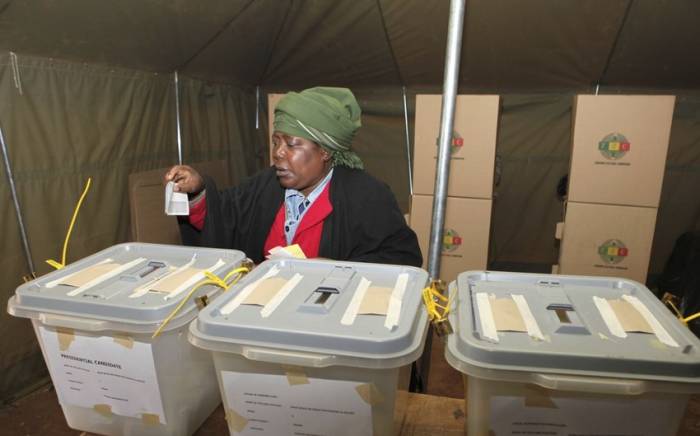 В Зимбабве начались президентские и парламентские выборы
