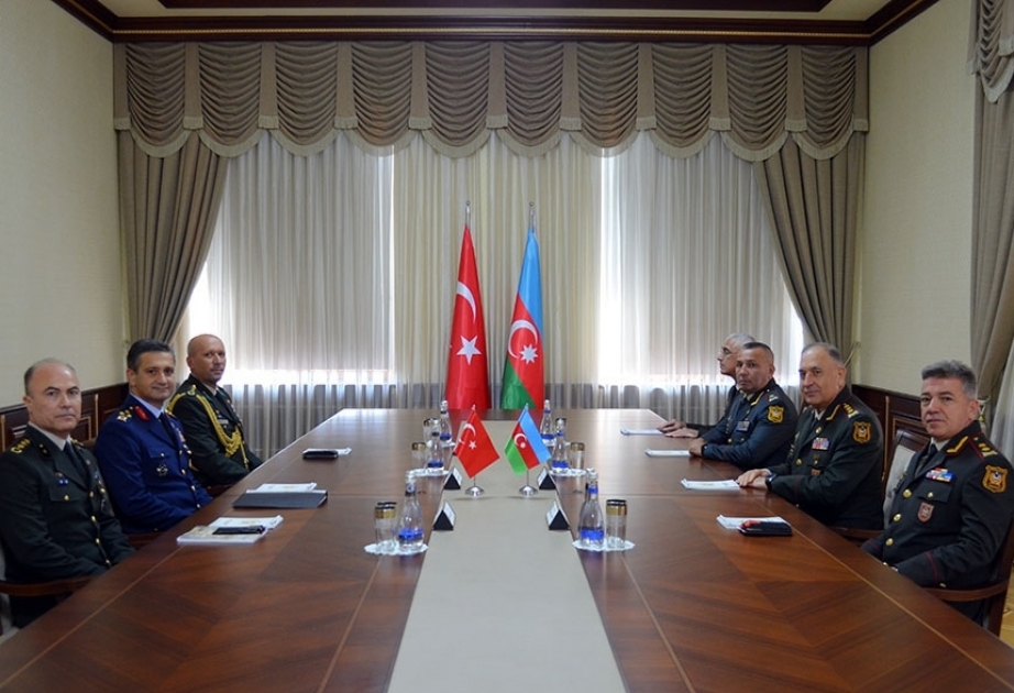 Начальник Генштаба азербайджанской армии встретился с турецкой делегацией
