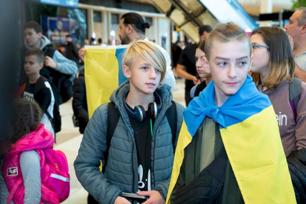 Завтра в Азербайджан привезут 30 украинских детей