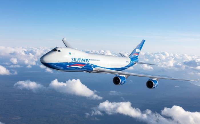 Совершивший экстренную посадку в Германии самолет Silk Way Airlines готовится к вылету
