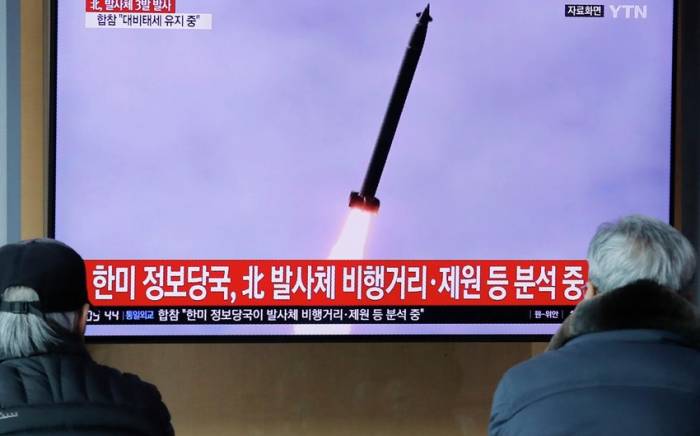 КНДР запустила ракету со своим первым разведывательным спутником
