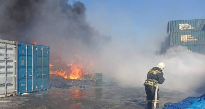 В порту Новороссийска вспыхнул мощный пожар
