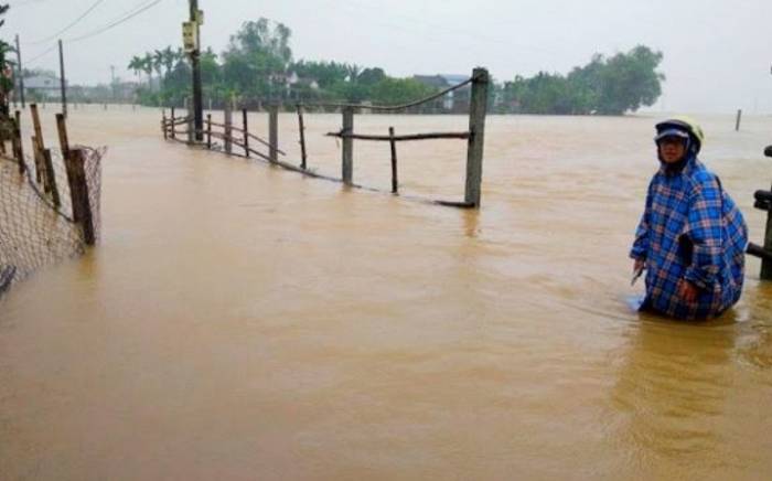 На севере Вьетнама семь человек погибли из-за наводнений и оползней
