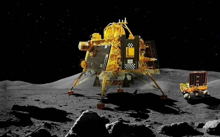 Индийский луноход обнаружил серу на поверхности Луны
