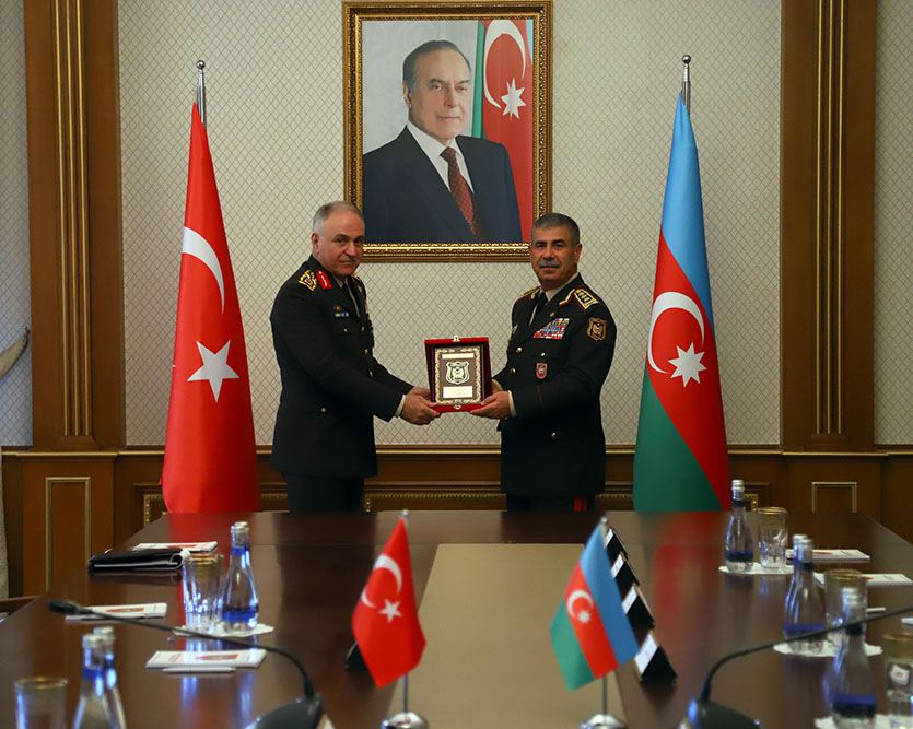 Министр обороны Азербайджана встретился с начальником Генштаба ВС Турции 