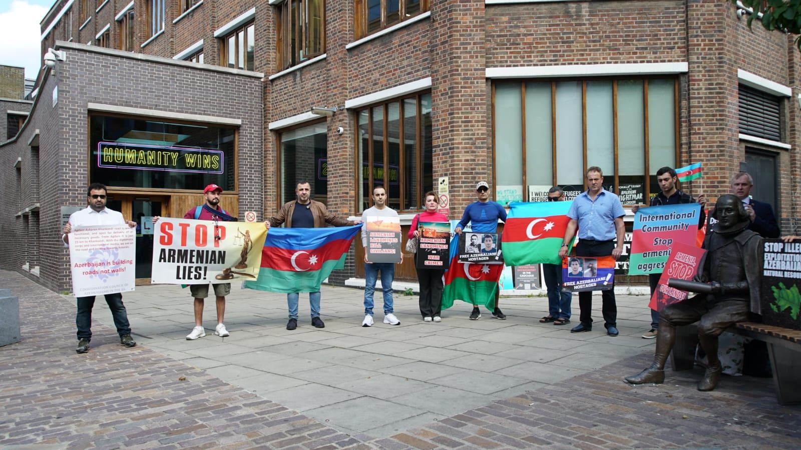 Азербайджанская община в Лондоне провела акцию протеста