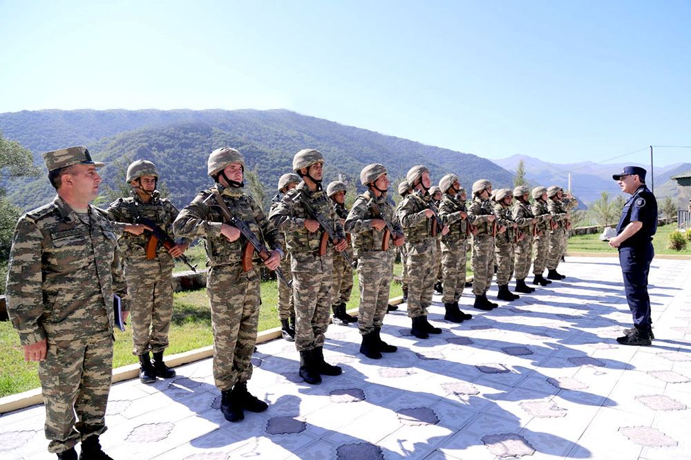 Генпрокурор Азербайджана встретился с военнослужащими