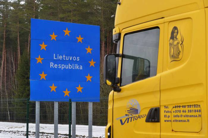 Запрет на въезд российских машин в ЕС не затронет транзит в Калининград
