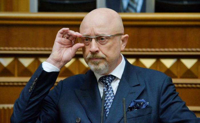 Почему министр обороны Украины ушел в отставку?