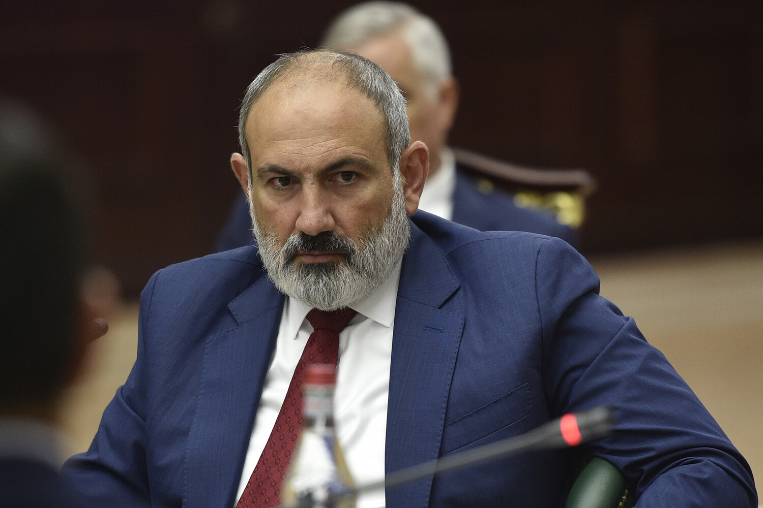 Парламентская оппозиция Армении инициировала процесс отстранения от власти Пашиняна
