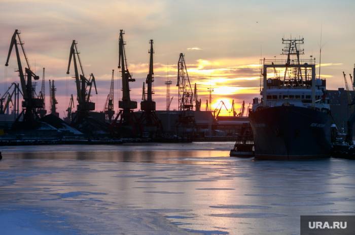 На торговом судне в Черном море произошел взрыв

