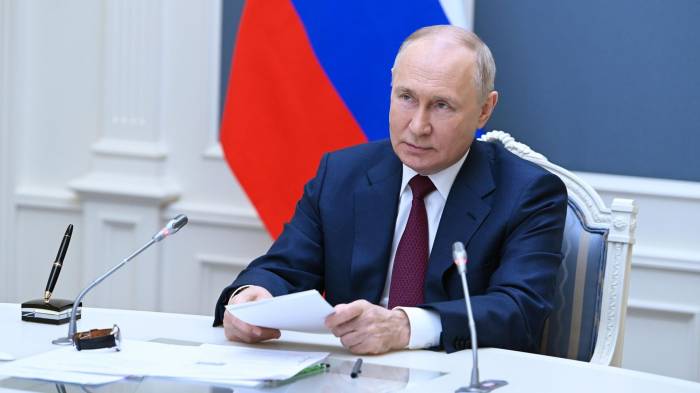 Путин: РФ находится в контакте с Баку и Ереваном
