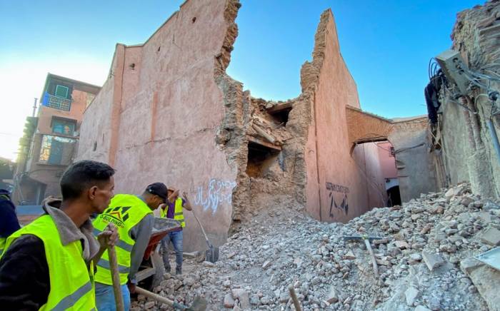Число погибших при землетрясении в Марокко превысило 2 тыс. человек
