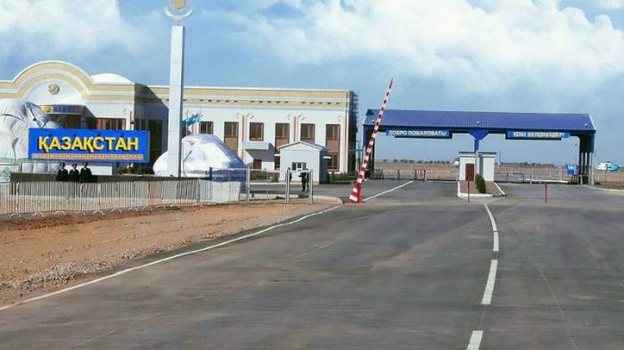 КНБ Казахстана опроверг информацию о скоплении авто на казахстанско-российской границе

