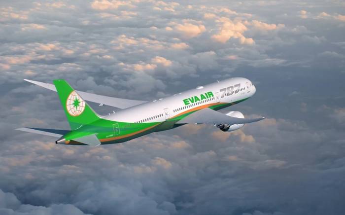 Самолет тайваньской авиакомпании EVA Air совершил вынужденную посадку в Баку
