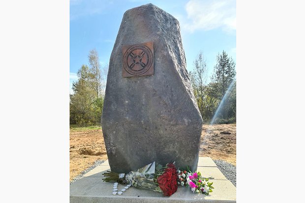 На месте гибели Евгения Пригожина поставили памятник - ФОТО