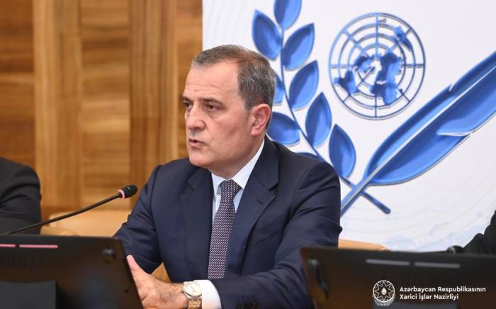 Глава МИД проинформировал иностранных журналистов о мирных инициативах Азербайджана

