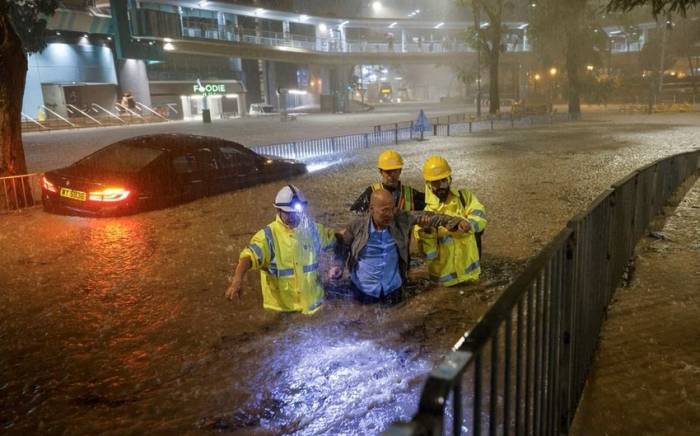 В Гонконге из-за сильнейшего ливня пострадали свыше 100 человек
