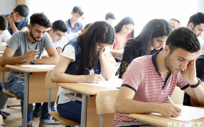 В Азербайджане почти 600 учащихся сдадут сегодня дополнительный экзамен
