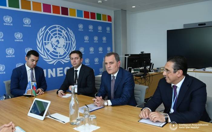 Джейхун Байрамов проинформировал представителя ООН об экологическом терроре в Карабахе
