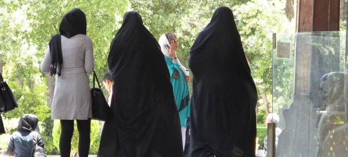 Власти Ирана приняли закон, предусматривающий 10 лет тюрьмы для женщин, нарушивших исламский дресс-код
