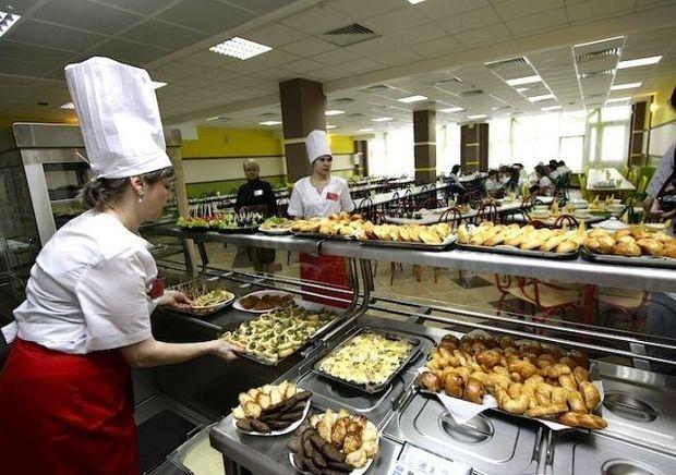 В учебных заведениях Азербайджана будет введен особый контроль за питанием