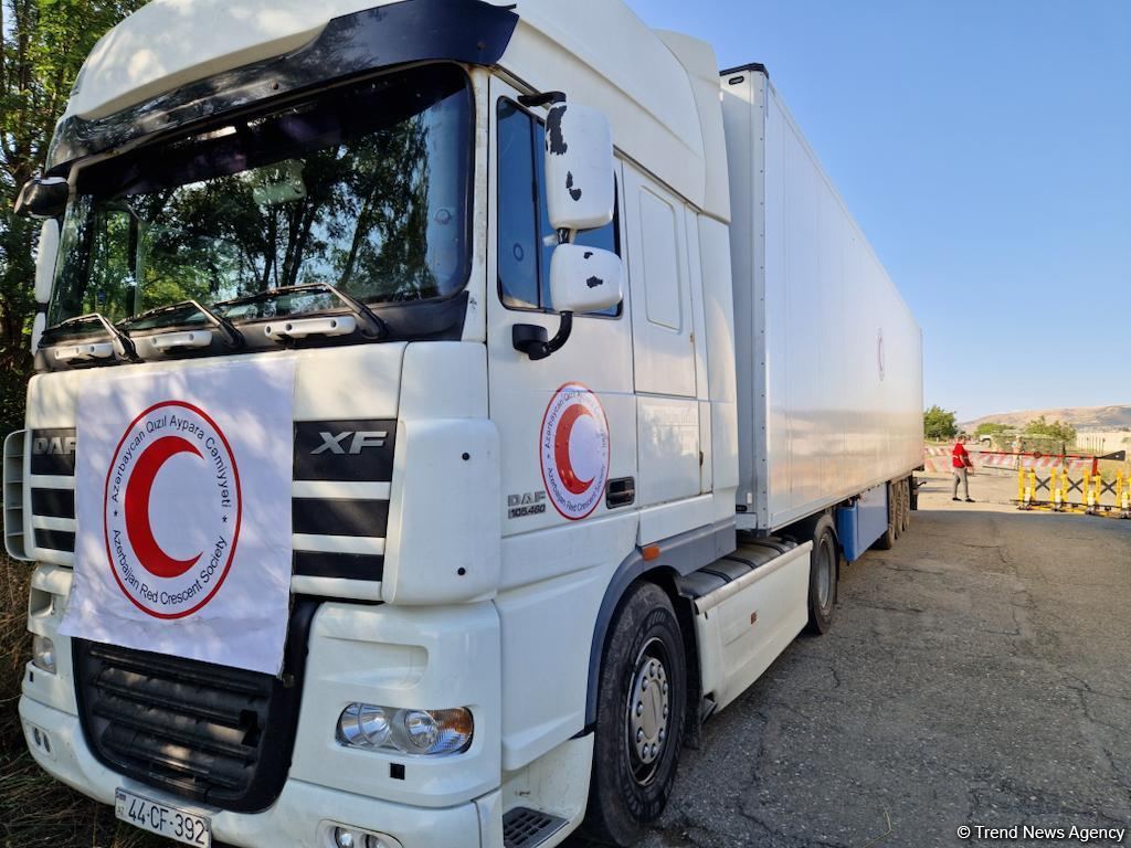 Отправленная из Баку автоколонна с продовольственным грузом все еще находится на дороге Агдам-Ханкенди