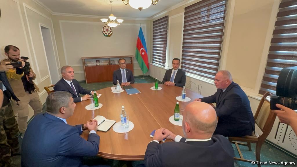 На встрече в Евлахе только один флаг - флаг Азербайджана